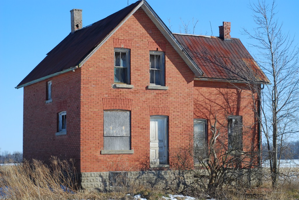 покупать ли дом на вторичке?